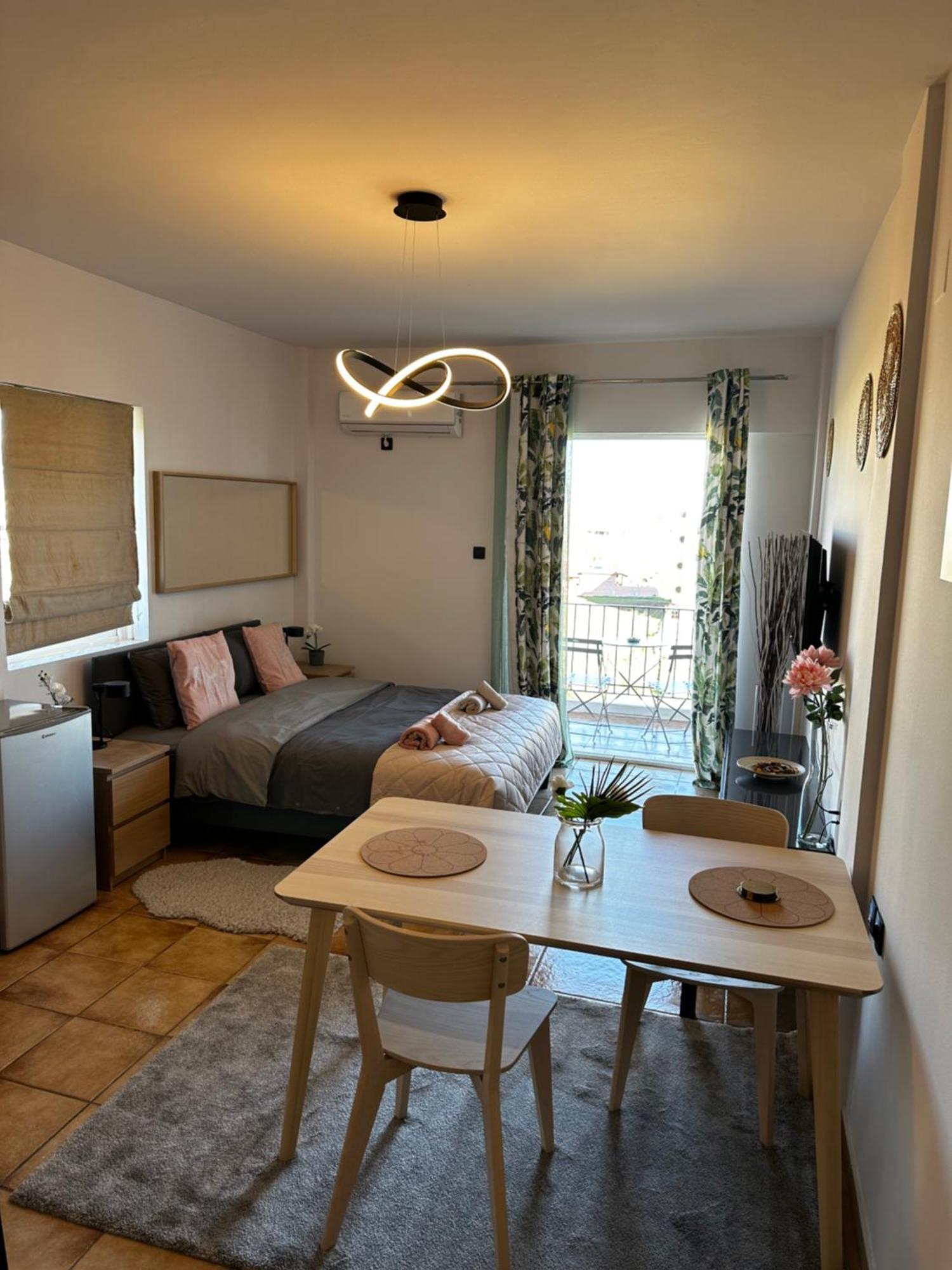Νεάπολη Apartment Larissa Exterior photo